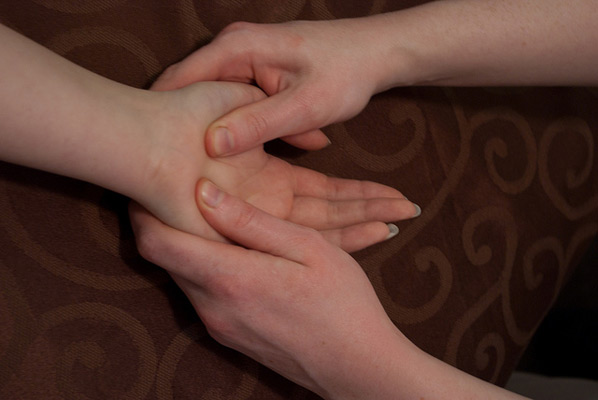 Day Spa: Hand Massage