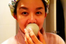 Quick Beauty Tip: Exfoliate Your Lips With the Konjac Sponge