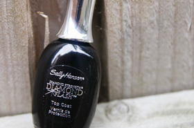 Sally Hansen's Diamond Flash Top Coat Knocks My Seche Vite Top Coat Off The Shelf! 