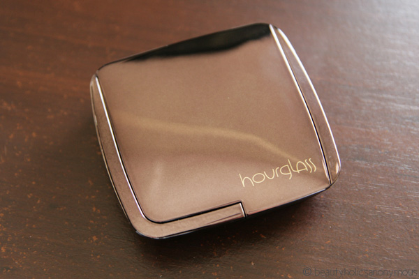 Hourglass Ambient Lighting Powder in Mood Light