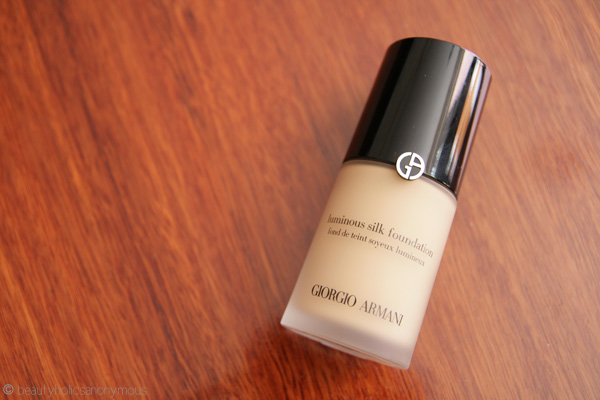 Giorgio Armani Luminous Silk Foundation: Go Ahead, Camera. Flash My Skin!