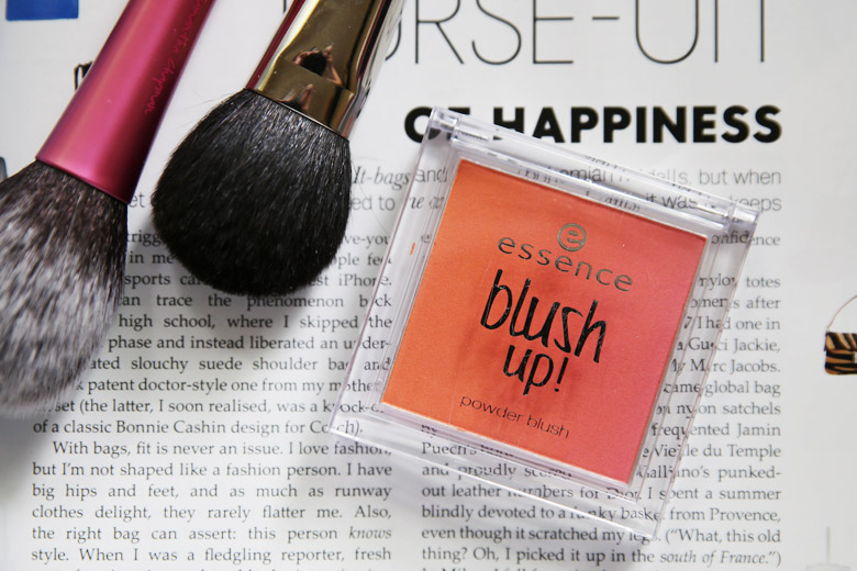 Essence Blush Up in Heat Wave