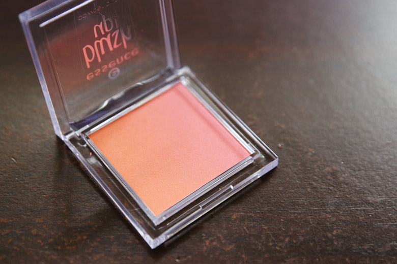 Essence Blush Up in Heat Wave