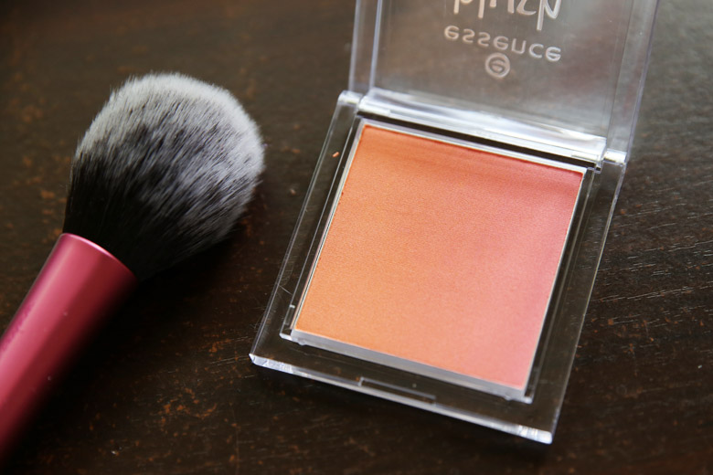 Essence Blush Up in Heat Wave