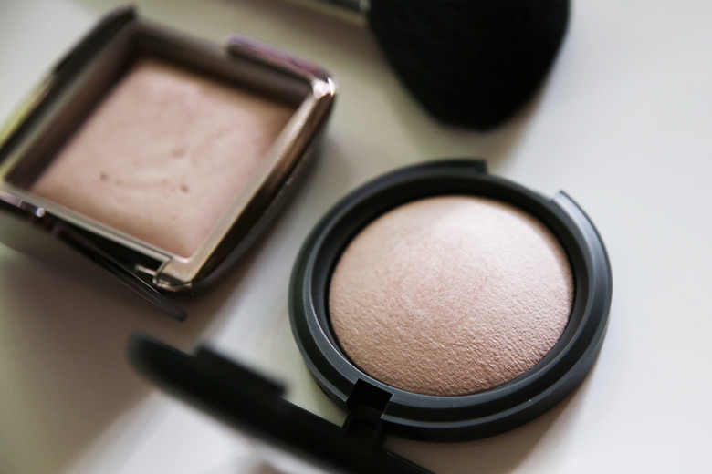 Models Prefer Mineral Powder Soft Touch Powder in Photo Ready and Hourglass Ambient Lighting Powder in Mood Light