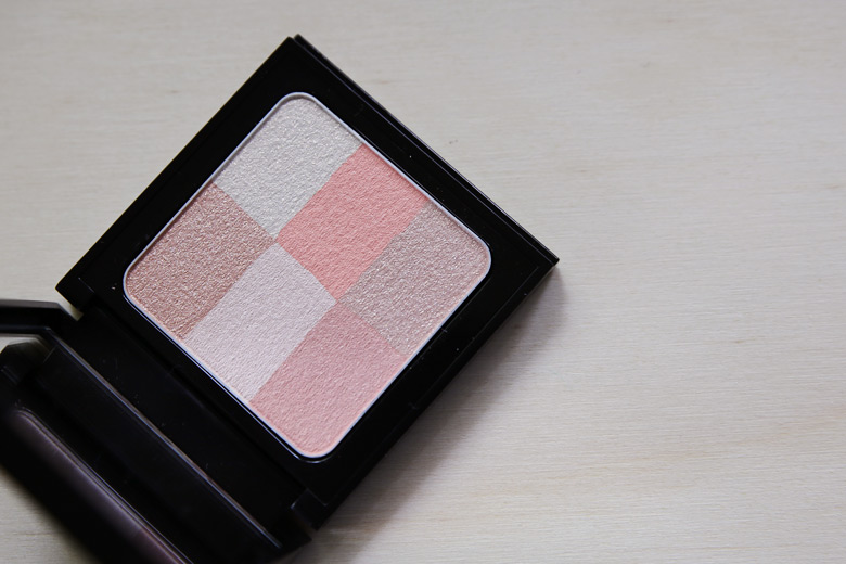 That’s One Heck of a Glitter Brick, O Bobbi Brown Brightening Brick in Pastel Peach!