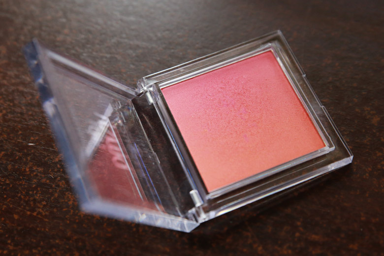 Essence Blush Up in Heat Wave