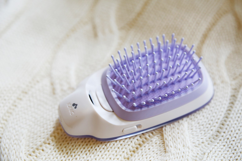 Quick Giveaway: Philips EasyShine Ionic Styling Brush