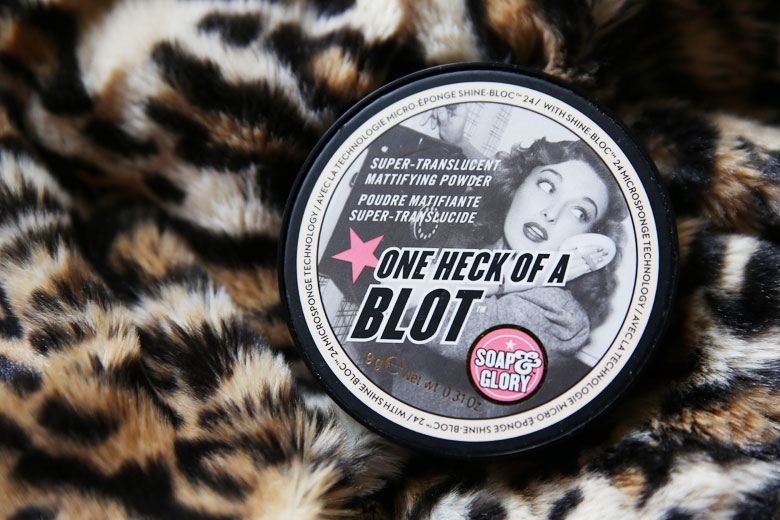 Soap & Glory One Heck of A Blot Super Translucent Mattifying Powder